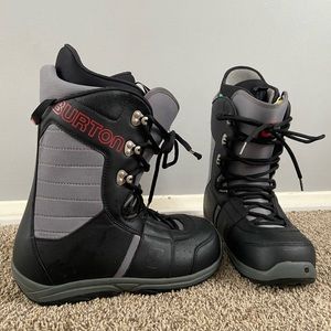 Size 11 mens burton snowboarding boots